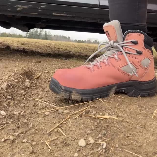 Guess what else is back in stock?
Our super Duper comfortable lightweight ankle, saving pink hiker. LACY PINK.
Available now at www.hossboots.com
#GotMoxie #PinkWorkBoots #WomenInConstruction #Build$#iT FarmLife