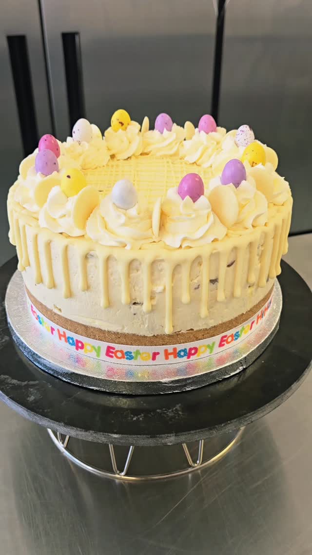 Finally the last of the cakes went out 🐰🐣💛
Appreciate all of our customers support and wishing you all a very happy Easter! 🥰
#eastercheesecake #minieggcheesecake #treatsbysylvia #cheesecakelovers #desserts