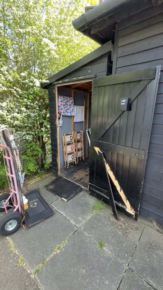 I’ve heard that there is a demographic that likes a shed. We have sheds! Knock yourselves out on these!
#lawnbowlsforlife #hampsteadheath #parliamenthillbowlsclub #shed #parliamenthill
