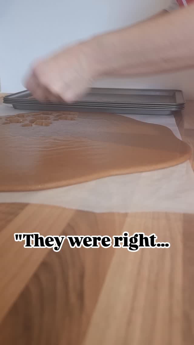 They were right… These are the moments children remember ✨️
Not just the chocolate eggs,
but the quiet moments in the kitchen,
hands covered in flour,
waiting for something beautiful to come out of the oven.
Because the magic of Easter…
is something you create together 🌸🐣
#eastermagic#ariascakes#gingerbreadmagic #etsyseller