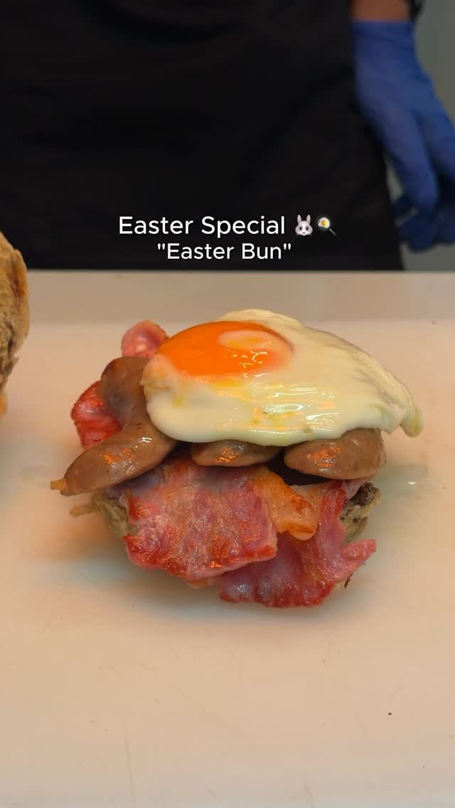 Hot cross bun breakfast sandwich??? YES PLEASE! 😍🧡
Don’t miss out on our Easter special breakfast sandwich!
Toasted hot cross bun, bacon, sausages, and a sunny side up 🍳
The perfect mix of sweet and savoury 😮💨
Available until 5th or April!
#hitchineats #chillibhitchin #chillibs #brunchinhitchin #hertfordshireeats