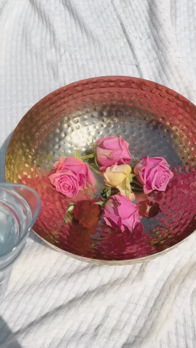 Rose transmission 🌹🤍✨
I recorded these affirmations after opening the Akashic Records this morning and asking, what do I need to know now? Love, love, love was what came up right away. To love myself so fully and completely and to love exactly where I am so fully and completely.
A message I’m carrying in my heart this week and beyond. 🤍
#affirmations #selflove #akashic #positiveaffirmations #love