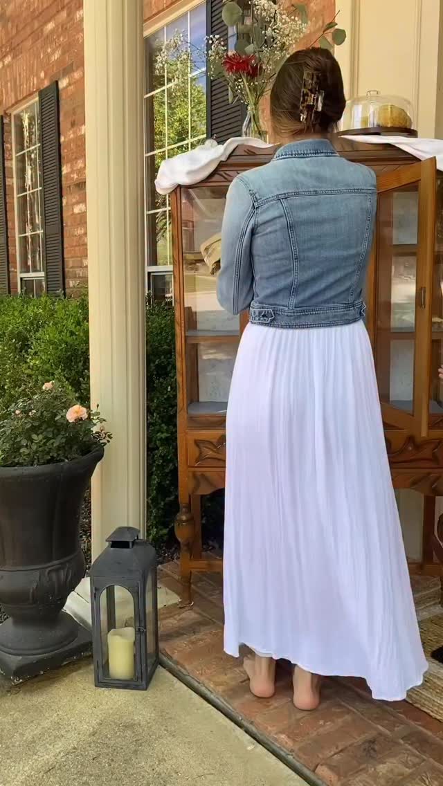Gotta love those Facebook Marketplace finds and Hobby Lobby craft supplies. 🤍
I loved using this porch pickup display case (before we outgrew it!). It cost just over $100 and kept my packaged bread orders dry under our covered porch even on the rainiest of days.
Comment “ebook” for my 80 page Cottage Bakery Guide on how to build your home bakery.
#solideogloria #sourdough #porchpickup #diy #dfw