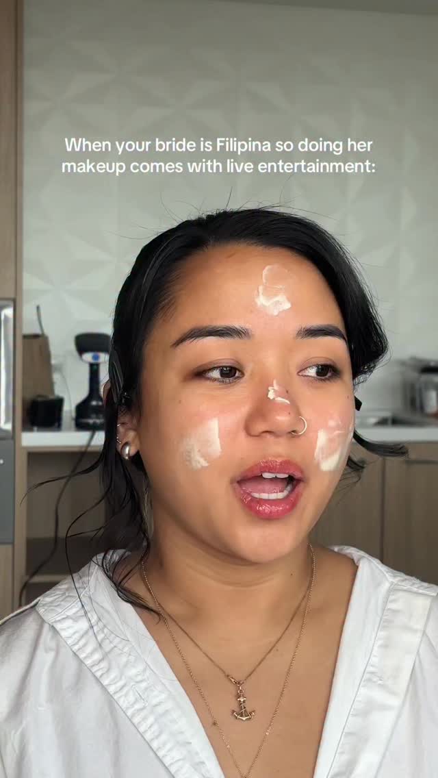 I only have two questions:
1. Why are ALL Filipino so talented at singing??
2. How beautiful is this makeup on her? I think we nailed it!!
#bridalmakeupartist #bridalmakeuplook #filipinabeauty