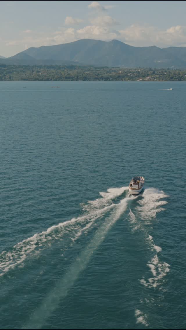 To experience Lake Garda at its best, you can’t miss a private tour! The perfect way to discover all its beauty and hidden spots from a unique perspective ✨