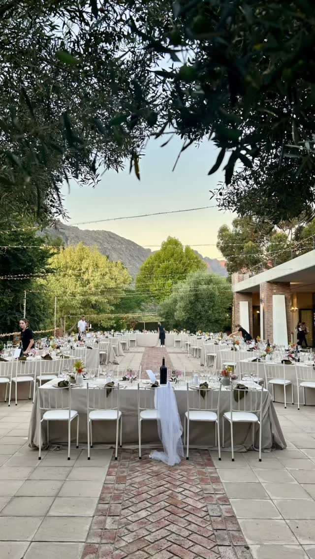 Focus: when wedding planning feels overwhelming, remember this-
This season of your life is just as important as the day itself.
Savour the planning, the dreaming, and the love that brought you here ✨
#oliverock #outdoorwedding #gardenwedding #fairylights #bestweddingfood
@olive_rock_venue
@saweddings
@pinkbooksa_
@tulbagh