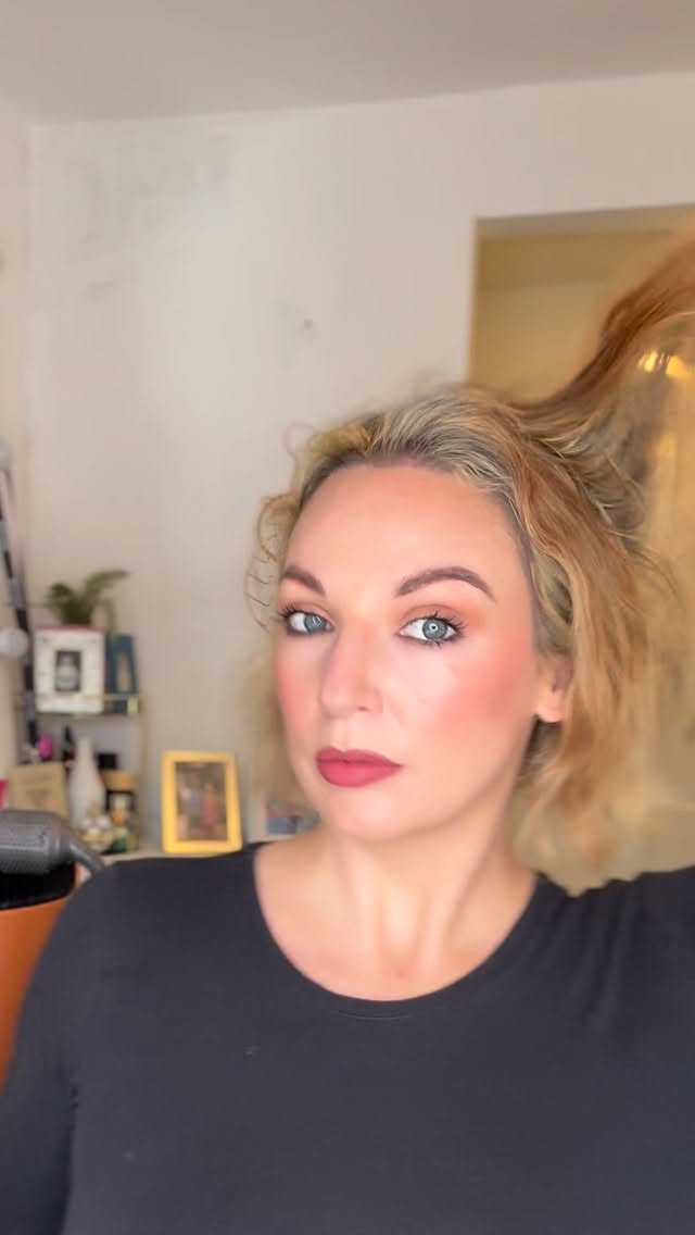 Styling my bob haircut for the for the first 💁🏼♀️
I’d love to try a soft wave next but not sure what tool to use? Any suggestions from people with short hair are so appreciated 💕
#bob #bobhair #bobhairstyles #stylemyhair #newhaircut