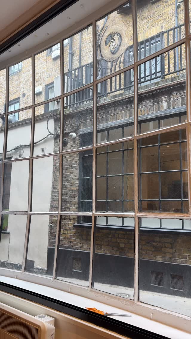 Look who’s back in the window…
#windowdisplay #inspire #windowdressing #windowdecor #blacktionary