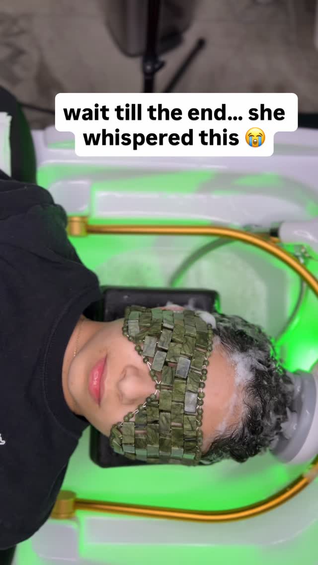 not her acting calm the whole time just to whisper to the camera after 😭
#phillysalon #northeastphilly #headspa #scalptreatment #selfcare