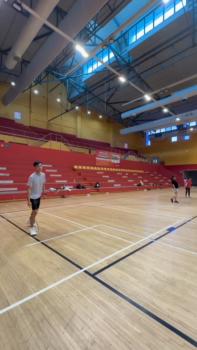 Here are 3 reasons why your lunge is ineffective.
1) Incorrect body weight placement
2) Incorrect body posture
3) Landing on the toes
Stay tuned for the next ep where we will explain reasons why training the lunge is important
#singaporebadminton #sgbadminton #badmintonskills #badmintonplayer #badmintontips