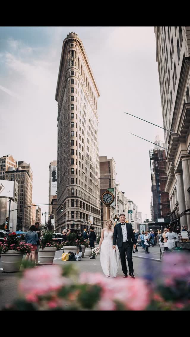 Von New York direkt nach Bolivien ✈️
Diese Bilder aus New York sind schon vor ein paar Jahren entstanden und trotzdem fühlt es sich an, als wäre es gestern gewesen. Genau das liebe ich an Hochzeiten: Diese Momente bleiben.
Und während ich hier nochmal in Erinnerungen eintauche, geht es für mich schon weiter zum nächsten Abenteuer.
Nächste Woche darf ich eine Hochzeit in Bolivien begleiten – neue Orte, neue Menschen, neue Geschichten.
Ich nehme euch natürlich mit 🌍
#destinationwedding #heiratenimausland #newyorkwedding