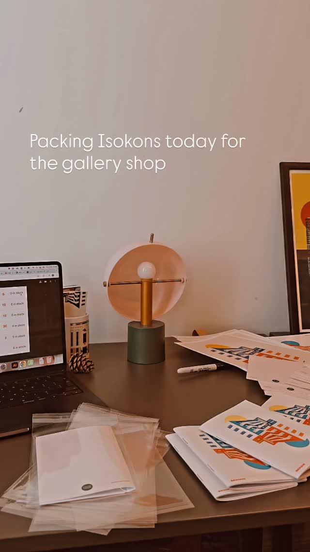 Studio Vlog for the day. Bauhaus Isokon. Packing and more packing. I love this simple yet colourful graphic rendition of Isokon.
I specially like the bookmark. Minimal. So lucky to have these as part of the gallery shop. ❤️
#packingorders #modernistdesign #Bauhaus