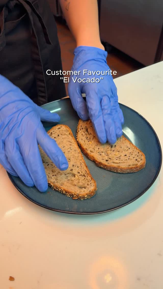 One of our most loved breakfast plates “El Vocado” 🥑🍳
Delicious seeded sourdough, smashed avocado, poached eggs & chilli flakes 😋
Come on… there’s no way this isn’t a 10/10 breakfast! 🧡
Have you tried it yet?!?
#hitchineats #chillibhitchin #chillibs #brunchinhitchin #hertfordshireeats