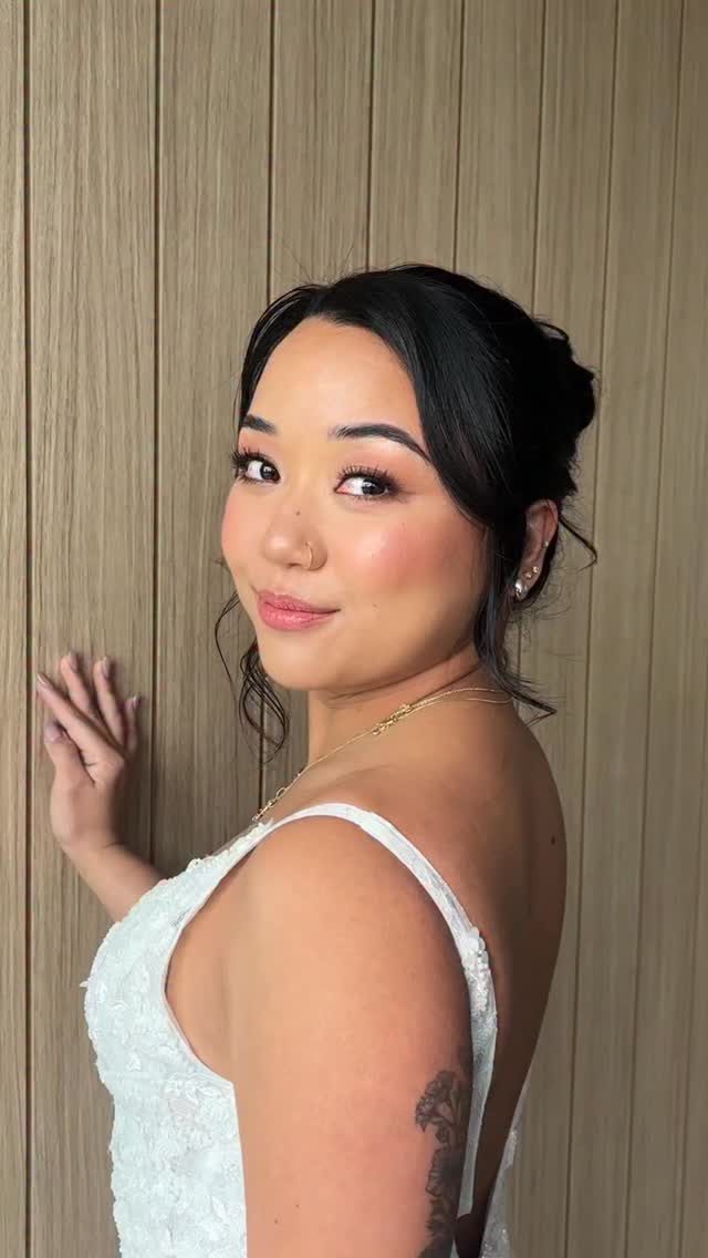 Happiest wedding day to Antoinette 💫
Ever since she found me on Instagram there hasn’t been a single story or post of mine she hasn’t liked and supported. She’s a beautiful person inside and out, on top of that she’s pediatric emergency nurse helping babies every day.
I couldn’t have wished for a dreamier bride!
#destinationmakeupartist #lifeofamakeupartist #bridalmakeuplook #bridalmakeupartist #internationalmakeupartist