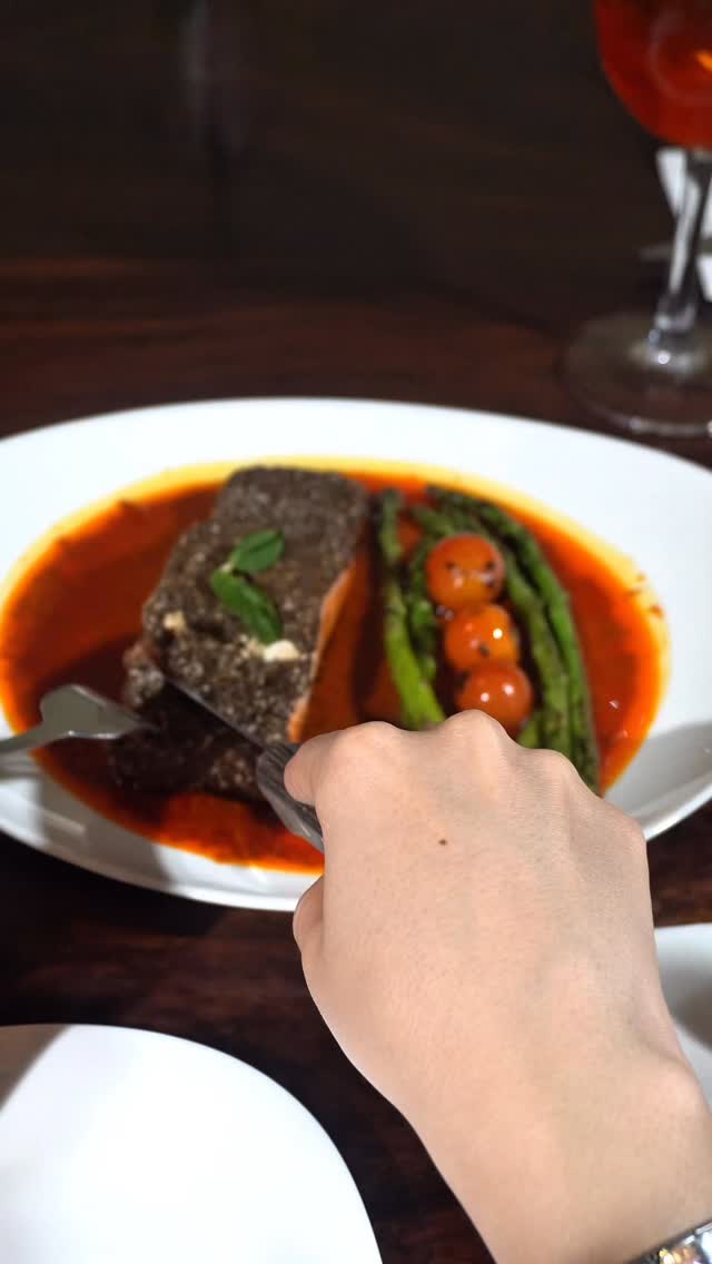 Dos experiencias, un mismo destino: el placer llevado a su máxima expresión. 🍷✨
Reserva tu mesa:
https://www.lafincadelbarriocol.com/booking-calendar/desayunos-y-cortes-al-fuego
📍 Dos espacios para dejarte cautivar:
* Blvrd Camino Real #549, El Diezmo.
* Terrazas San Fernando
📲 312 159 2023
📲 312 133 2206