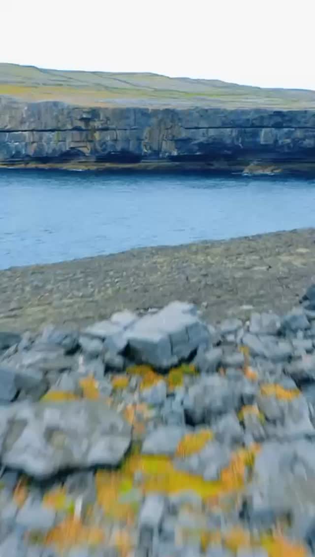 Inis Mór is full of things to see and do – from Dún Aonghasa and The Worm Hole to Kilmurvey Beach, seal watching, cycling and lively pubs. 🌊🚴♀️🍻
Stay with us at The Aran Islands Hotel to enjoy great food, sea views and a comfy bed after your island adventures. 🛏️🥂
📌 One day isn’t enough – give yourself 2–3 days to truly enjoy it.