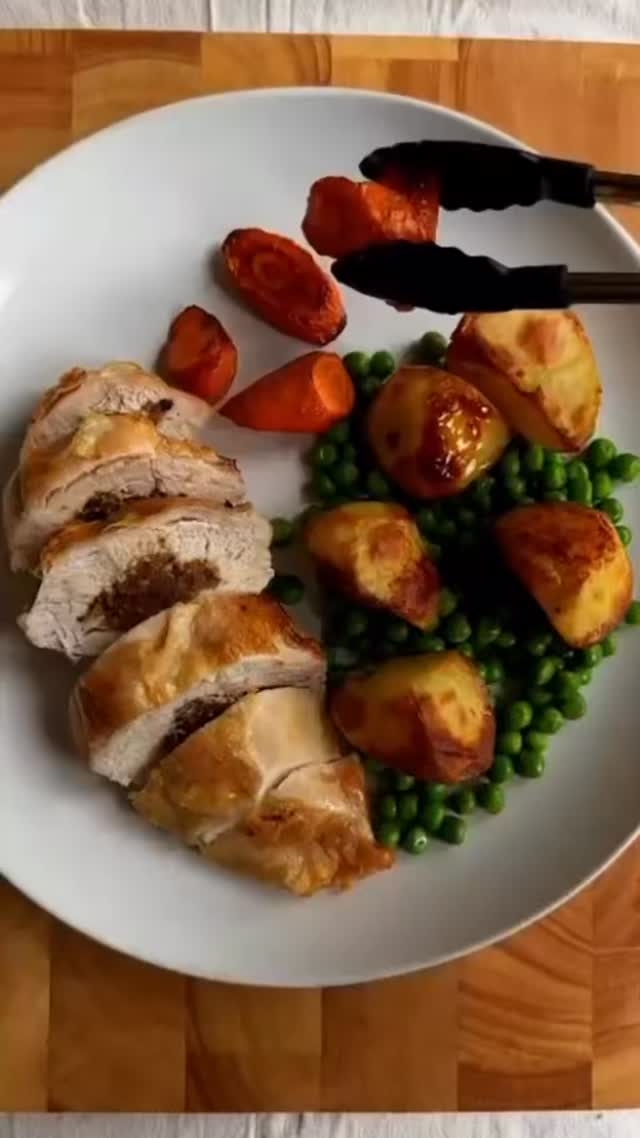 Weeknight dinners, without the overwhelm.
Our client @goustocooking, is leading the way in recipe boxes - bringing convenience, choice, and simplicity to home cooking. With 500+ recipes to choose from, there’s something for everyone, whether you’re after quick midweek meals or feel like trying something new.
Everything you need is delivered straight to your door, helping you save time without compromising on flavour.
Order your box today at www.gousto.ie 🍽️
#Gousto #RecipeBoxesIRE #springmenu