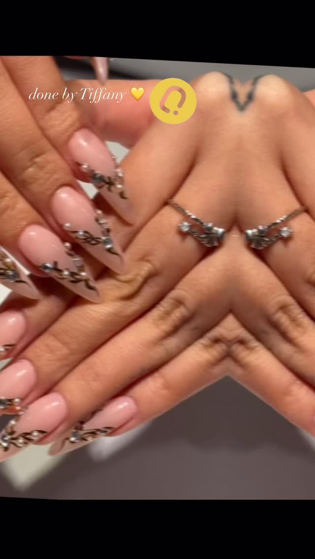 Come and get your nails done girly 💗🩷✨
#nailsplus #bloorwestvillage #nailart