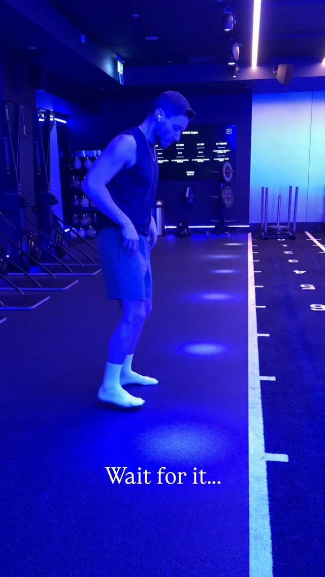 Holding the gaze a little longer in my tuck to handstand.
Still challenging, still humbling—but showing up every day and putting the work in.
Progress isn’t loud, it’s built in the reps. 👊
#salvoyoga #tucktohandstand #handstand #crane