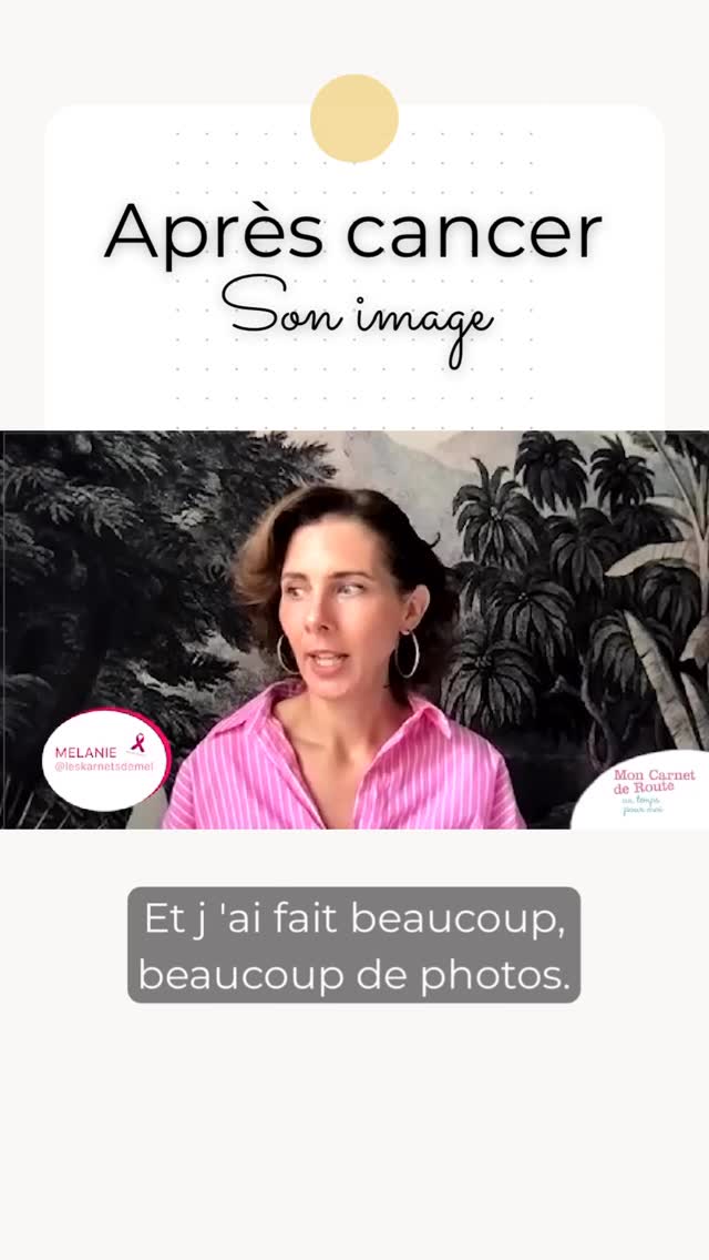 Il y a un moment dans la maladie où tu ne te reconnais plus.
Le miroir devient difficile.
Le corps change.
Le regard aussi.
Et sans t’en rendre compte… tu disparais un peu de ta propre image.
La photographie a été une étape essentielle pour moi.
Pas pour “être jolie”.
Pas pour faire semblant. Mais pour me rencontrer à nouveau.
Me voir autrement.
Me réapproprier ce corps.
Apprivoiser ce que je fuyais.
À chaque étape —pendant, après, entre deux —
poser un regard sur moi a été une façon de dire : je suis encore là. Différente mais vivante avec quelque chose à exprimer.
La photo peut être un acte de réparation.
Un espace pour exister autrement que dans la maladie.
Un espace pour redevenir sujet… et pas seulement patiente.
Et parfois,c’est dans une image qu’on commence doucement
à se retrouver.
Si tu traverses ça, sache que tu n’es pas seule.
Et que ton image t’appartient encore, même si aujourd’hui elle te semble étrangère.
🎙️ Cet extrait est issu d’une interview réalisée pour la rubrique Après cancer de l’application Mon Carnet de Route. @moncarnetderoute_app
#leskarnetsdemel #cancerdusein #phototherapy