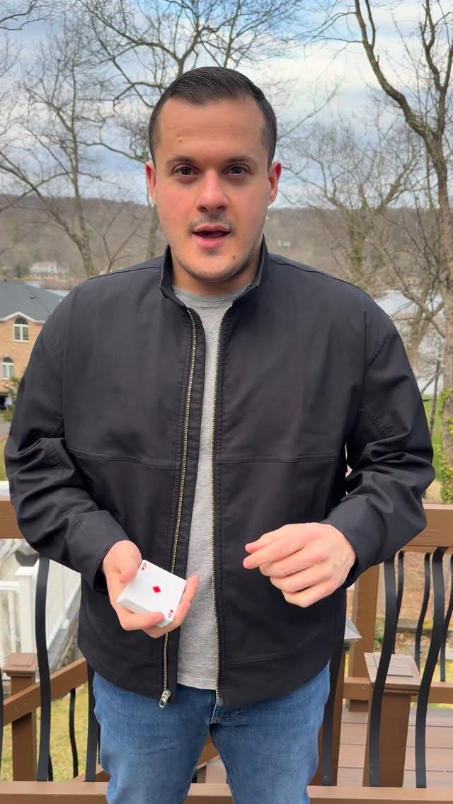 Sleight of hand or real magic? 🤔