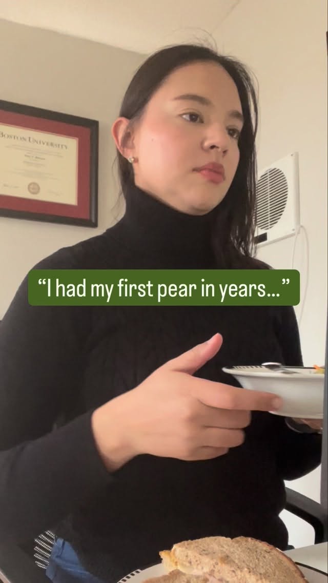 “I had my first pear in years… 🍐
I even had ice cream… 🍨
and nothing bad happened.”
This came up in a session today.
For a long time, certain foods felt completely off limits.
Like one small thing would undo everything.
Being able to eat something again
without fear or guilt
is a big shift.
That kind of progress matters too 🤍