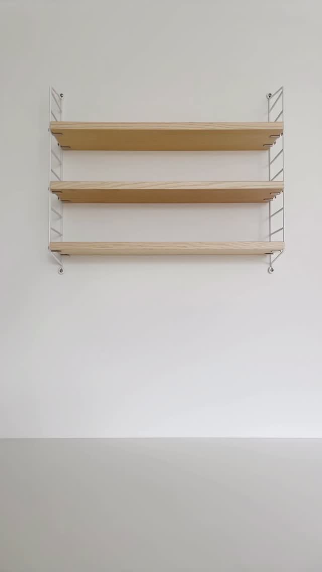 So sieht es hier meistens aus, bevor ich eure Bestellungen verpacke. ✨
Mein allerliebster Platz im animinimundo studio.
Im Winter zünde ich mir hier gerne eine Duftkerze an, im Frühling liebe ich das Licht, das in mein Studio fällt und das Vogelgezwitscher durchs offene Fenster.
Und dann geht’s los! Jede Bestellung geht hier einmal durch meine Hände, wird mit viel Liebe verpackt und macht sich dann auf den Weg zu euch.
Habt ein wundervolles Wochenende! ✨