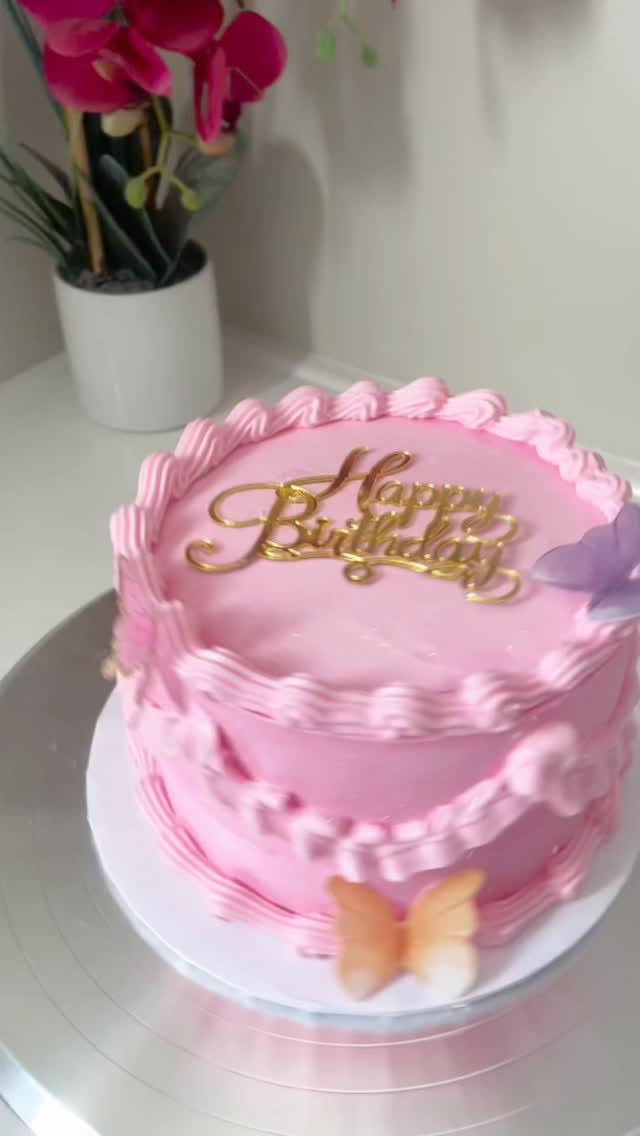 Let’s decorate 🍰👩🏻🍳 this mini cake using #KOOTEK 22 piece decorating kit! ⏲️🧁
Kootek 22pcs Cake Decorating Supplies Kit Included Baking Tools:
🧁 12” Aluminium Cake Turntable Rotating Cake Stand
🧁 Piping Bags and Tips Set
🧁 Icing Spatula
🧁 Cake Leveler
🧁 3 Icing Scrapers
#erikalovestofrost #cakedecorating #bakingsupplies #caketutorial