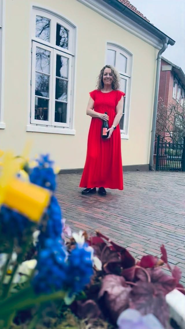 Dieses Kleid wollte unbedingt laufen. Wer kann es ihm verdenken? 😄
Cream in der Pauline Worpswede
· Bergstr. 26 · Mo–So 11–18 Uhr
Nur für Personen ab 18 Jahren 🥂
#PaulineWorpswede #Cream #Worpswede #Roteskleid #Frühlingsmode