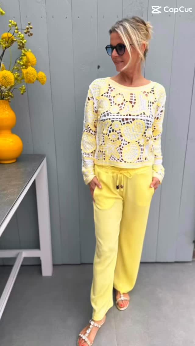 ✨ Mittwoch = Neue Lieblingslooks ✨
Unsere neuen Frühstücks-Kleider sind da 💕
Leicht, feminin & einfach perfekt für sonnige Tage ☀️
Dazu: unsere Bommelhosen in frischen Farben – echte Gute-Laune-Pieces! 😍
⚡️ Schnell sein lohnt sich – die ersten Teile sind oft direkt vergriffen!
👉 Jetzt entdecken & verlieben – Link in Bio
Welches Teil ist euer Favorit? 💬
⸻
#fashionboxx #newin #frühlingslook #sommerlook #outfitinspiration #ootd #kleiderliebe #damenmode #styleinspo #fashioninspo #boutiquestyle #trendstyle #lieblingslook #modetrends #shoppingliebe #instastyle #outfitliebe #frischefarben #goodvibesonly