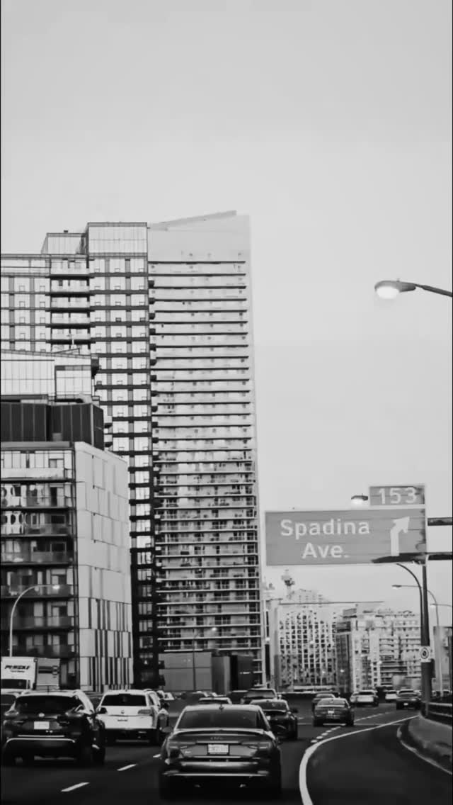 Toronto moves fast.
Deadlines, traffic, constant noise - your body stays in that state longer than it should.
And after a while, you stop noticing the tension.
The tight shoulders. The mental fatigue. The feeling of always being “on”.
At Laya, we focus on helping your body shift out of that.
Through touch, warmth, and a space designed to slow you down - your system finally gets a chance to reset.
Book your time to pause today by clicking the link in bio ✨