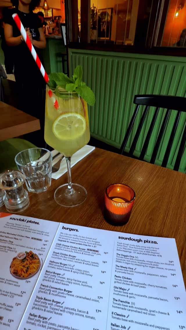 Reminder: 2 for 1 pizzas tonight. 🍕🔥
And tomorrow night. And the night after that.
Every single night from 8:30pm.😌
#nottingham #nottinghamfood #beeston #welovefood #pizzadeal