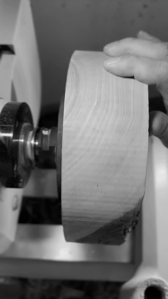 Bowl blanks and more bowl blanks…
#woodturning #woodworking #crafts