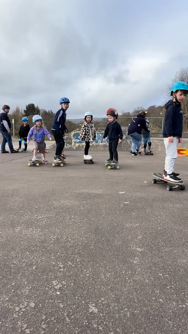 Dry land, happy times! Get back on wheels with the minis at surfskate lessons! 🌞
Tuesday and Wednesday night for kids 🛹
Book online via link in bio. 🗓️
#kirkyskatepark #kirkintilloch #eastdunbartonshire #surfskate #glasgow