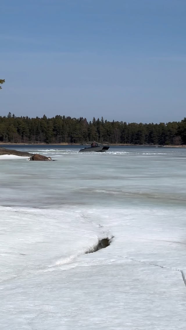 Winter is officially over.
Johnny took it very… professionally 💦
Months of ice… and this is how it ends.
Season is ON.
Watch till the end for peak professionalism 😅
#SeaSport #fasterworkboat #fasteraluminiumboat #hondamarinefinland #porvoonsaaristo