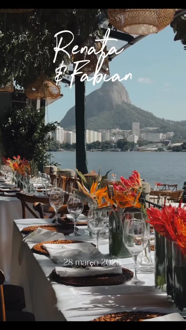 Diretamente da Alemanha, Renata e Fabian celebraram seu casamento às margens da Lagoa Rodrigo de Freitas.
A decoração em estilo tropical, com um paisagismo exuberante, trouxe elegância, leveza e encantou convidados de diferentes partes do mundo.
Um cenário perfeito para uma história inesquecível.