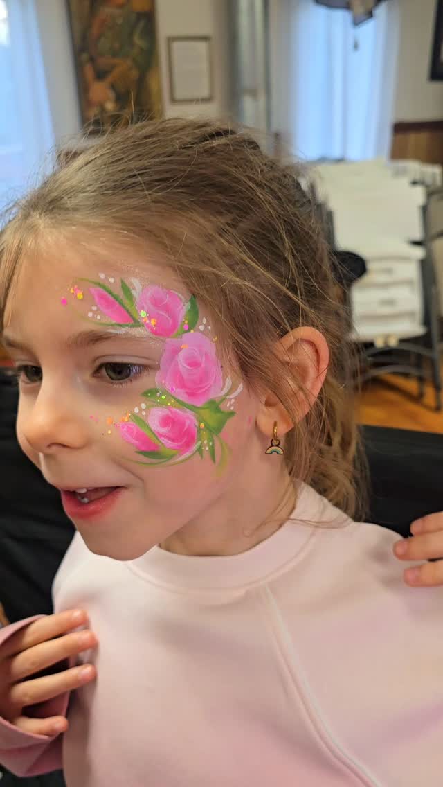 Best part of this job, when you get a great reaction!
#facepaintroses #facepainting #roses #lovemyjob♥️