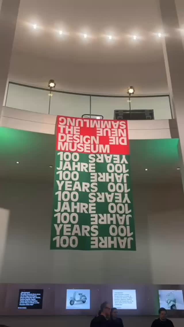 Am Freitag feierte Die Neue Sammlung ihr 100-jähriges Jubiläum mit vielen, vielen Gästen in der Rotunde der Pinakothek der Moderne & es war grandios!
Wir danken allen fürs Kommen und Feiern! 🥳