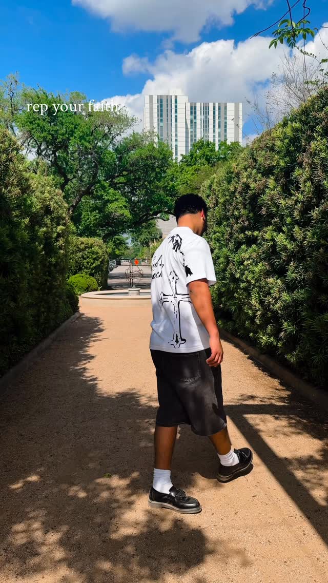 Risen Tee drop is available on our website!!! 🔥
Don’t be shy to represent your faith, walk in boldness and see what the Holy Spirit does!!
#christianapparel #houston #faithbasedbusiness #christianreels #faith