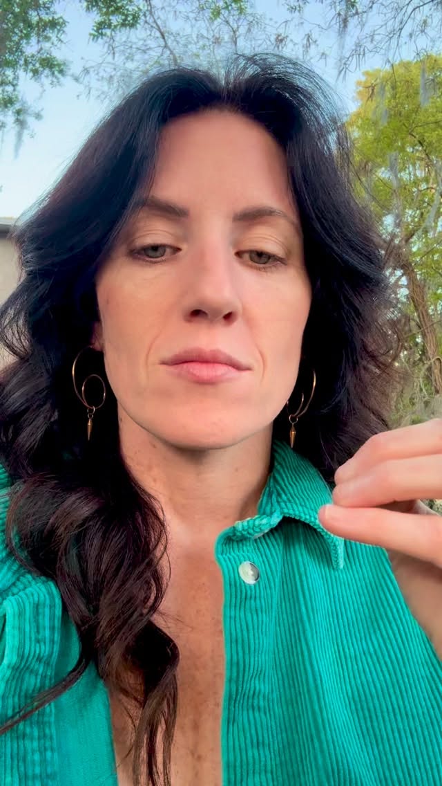 Is it your intuition or your anxiety?
It can feel so similar in the moment, but there’s a subtle difference when you slow down and listen.
Check in with your body:
✨What is the sensation you feel?
If it’s a swirling mind, a tight chest, a fluttering heart…
If your thoughts are pulling you into the future or looping on the past…that’s often anxiety.
But if you notice softness in your heart,
a warm, grounded feeling,
a gentle sensation in your belly…
and it’s rooted right here in the present moment…
that’s more likely your intuition speaking.
So next time you’re wondering—
pause.
Notice where it lands in your body,
and where it lives in time.
Your body knows the difference ✨