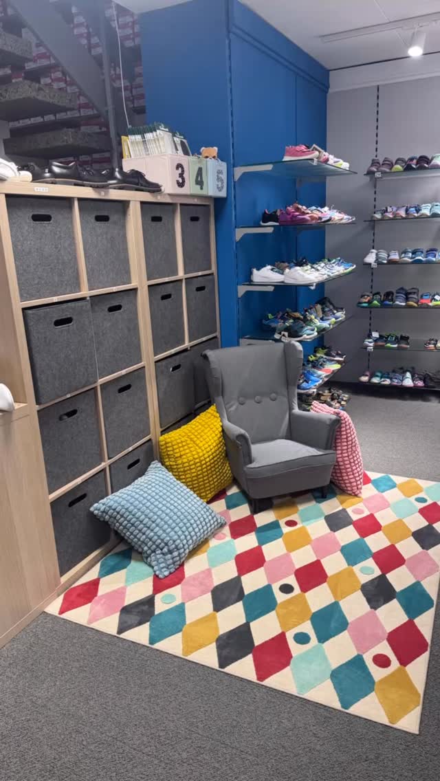 Frühlingsangebote für Kinderschuhe! 👟🌸
Die neuen Kinderschuhe für den Frühling sind da! 🌷
Freut euch auf coole Sneakers und bequeme Halbschuhe für jeden Tag.
✨ Und das Beste:
Viele Modelle sind reduziert oder aktuell im Angebot! ✨
Perfekt, um stylisch und bequem in die neue Saison zu starten 💛
Kommt vorbei und entdeckt unsere Auswahl – wir freuen uns auf euch!
#Kinderschuhe #Frühling #Sale #Angebot #erding