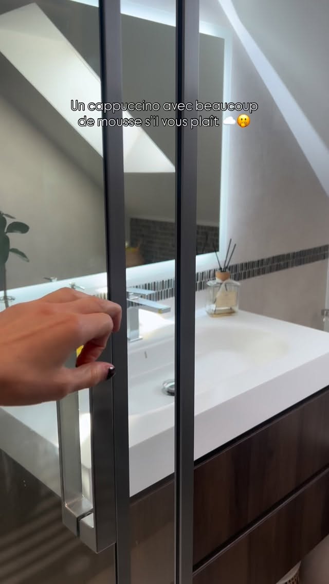 Oops, on est un peu trop fan de notre routine @nubebeauty_fr 😅
#shampoing #coffee #mousse #haircare