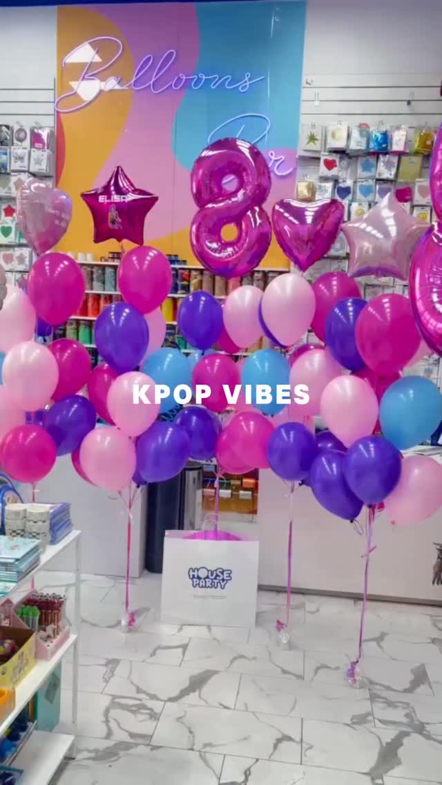 Kpop Demon Hunters: MODE ON 💜✨
Hai qualcun@ a casa fissato con questo tema? 👀
Da House Party creiamo composizioni personalizzate a tema 🎈
Passa in negozio… lo realizziamo anche al momento 🥳
#kpopvibes #palloncini #composizioni