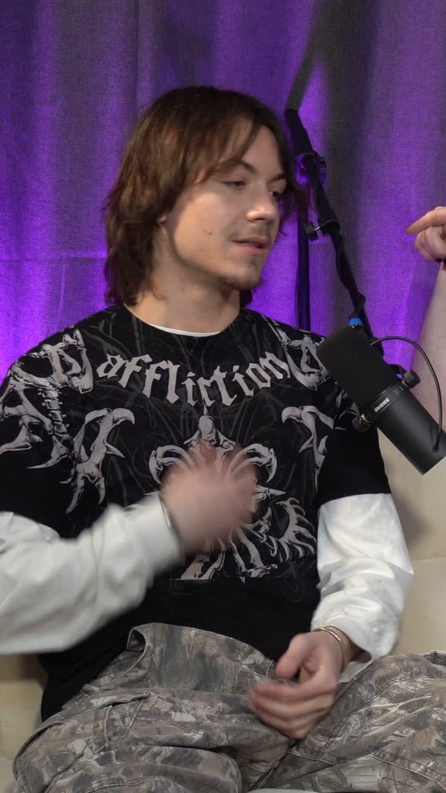 No rehearsal. No plan.
Just showed up and played 🎤
#safespacesounds #musicpodcast #rockband #independentartist #musicianlife