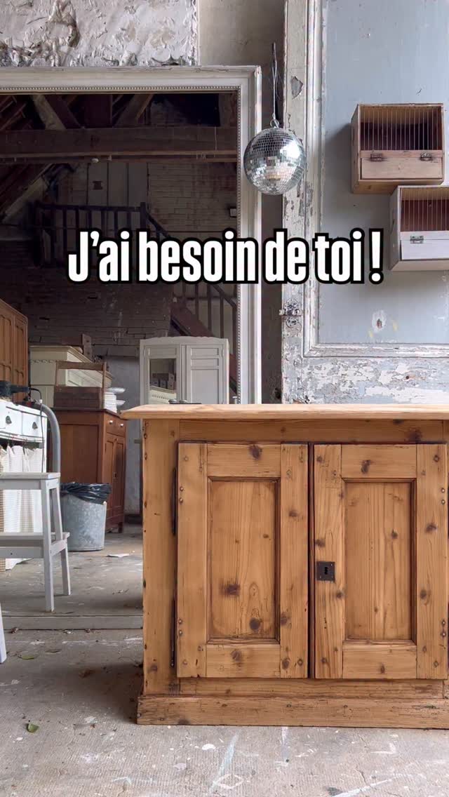 Team brut ou patiné ?
Je ne suis pas certaine du sort que je dois réserver à ce petit confiturier. Tu m’aides à choisir ?
Et bien sûr si tu sais déjà que tu le veux avant même qu’il ne soit publié sur mon site n’hésite pas à m’envoyer un Mp 😉
#meubleancien #meublebrut #brocante #damepatine #decocampagne