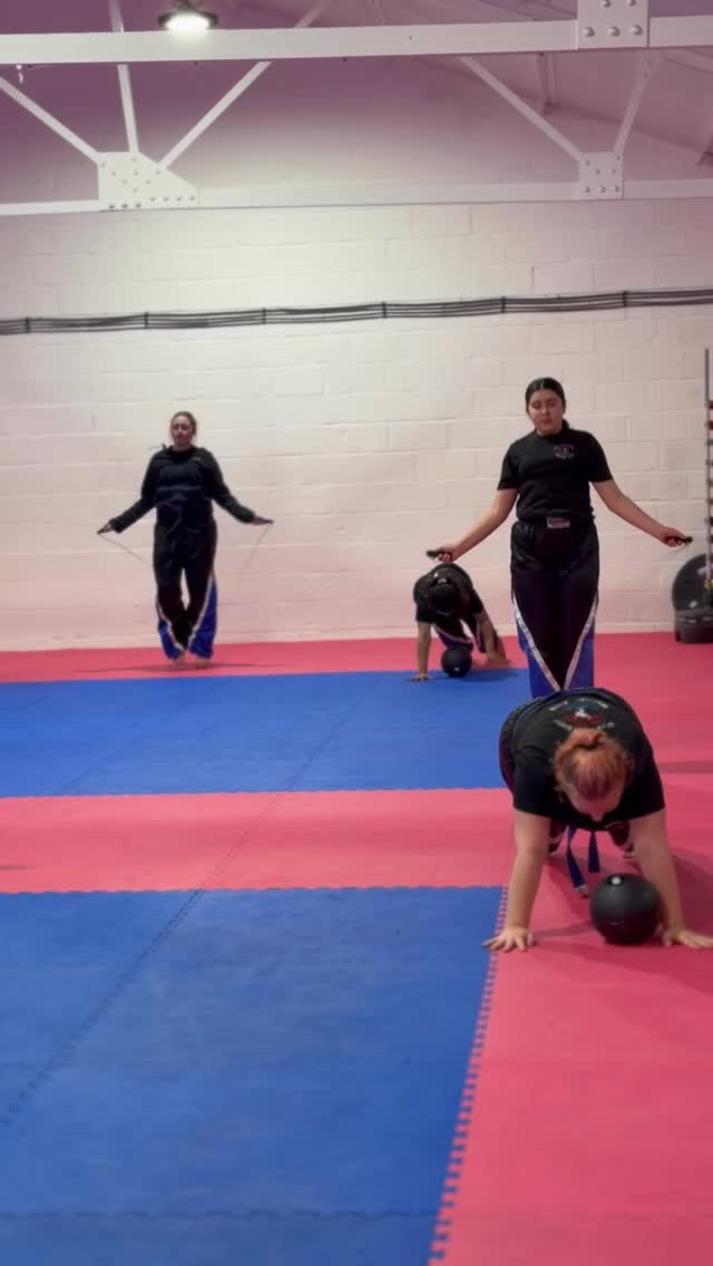 Training is easier when you’re surrounded by people who are working just as hard as you.
Our kickboxing classes are supportive, motivating, and built around progression — with beginner, improver, advanced and Over-40s rings.
You’ll never feel out of place.
👉 Book your trial now:
www.worcestershiremartialarts.co.uk/trials
First month £20 | FREE uniform
📍 Unit 3, Checketts Lane Trading Estate, Worcester, WR3 7JW
#kickboxingcommunity #worcesterfitness #martialarts #kickboxing #worcester