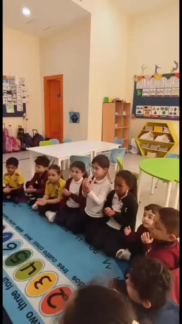 “من قلوبٍ صغيرة… تخرج دعواتٌ كبيرة 🤍
اللهم احفظ قطر وأميرها، وادم عليها الأمن والأمان 🇶🇦✨
دعاء أطفالنا… هو أصدق الدعاء 🌷
#BHIS #QatarSchools #qatar_edu #buildingMindsShapingFutures