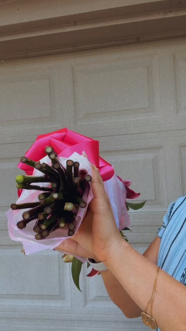 I hope he buys you flowers… but if he doesn’t, send this to him 🤭💐
Luxury bouquets made to impress — because you deserve more than the bare minimum.
✨ Same-day & scheduled delivery available
�📍 Houston / Richmond / Katy�📲 Text +1 (832) 884-8238 to order�🌐 floriebouquets.com
Don’t wait for a special occasion… be the reason he orders today.
#floriebouquets #houstonflorist #flowers #supportsmallbusiness #flowerstagram