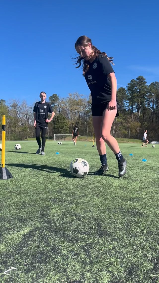 Getting better everyday⚽️
Check out Hilera absolutely killing both her sets!⚡
#soccertraining #trainhard #soccerskills #soccerreels #explorerpage