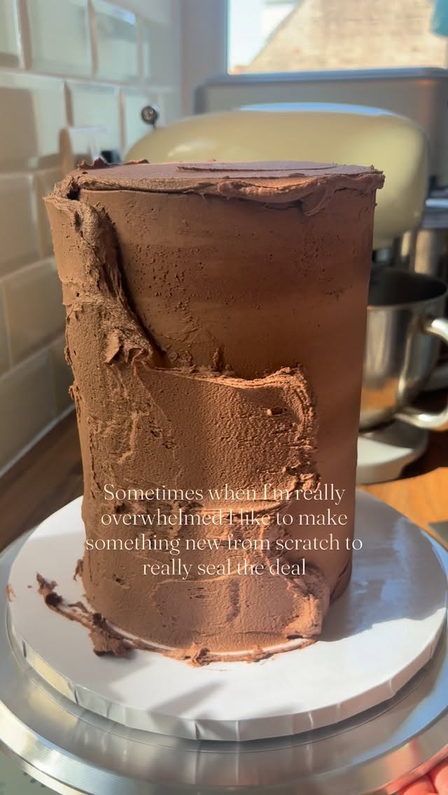 This is me on Cake Cabin week😅🫶🏽
#ukbaker #cakemaker #cakeshed #portlanddorset #weymouthdorset